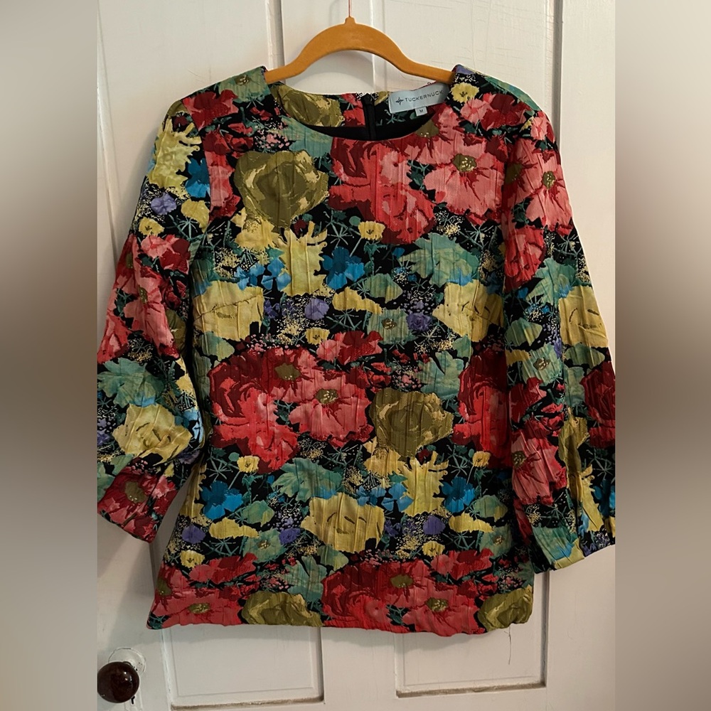 Long sleeve floral Tuckernuck top size M